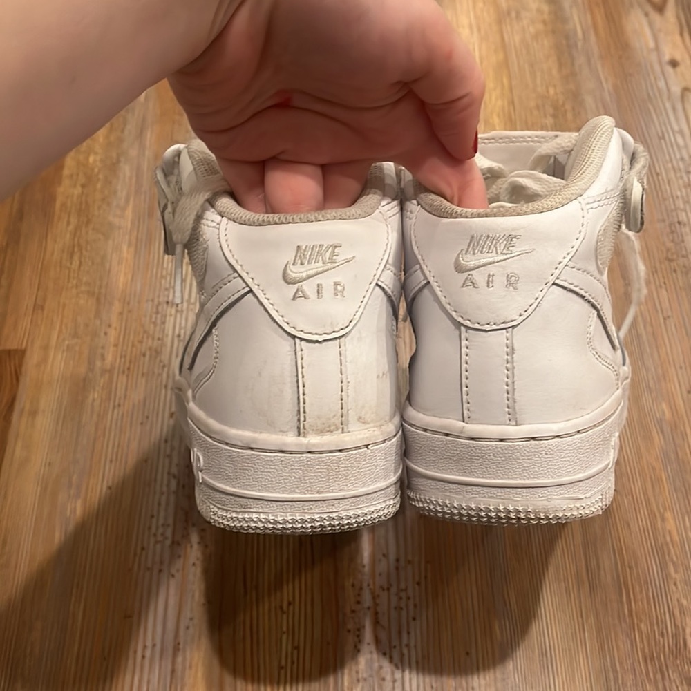 nikes - Picture 4 of 4